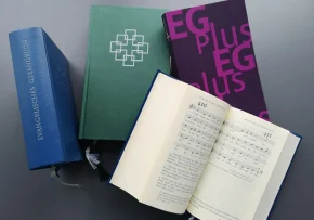Evangelische Gesangbücher | Foto: Peter Bernecker / fundus-medien.de